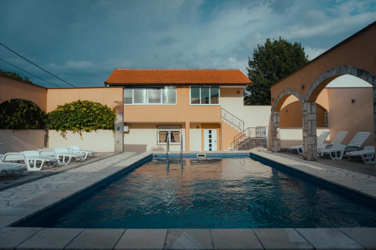 Holiday Home Rozic - Villa With Private Seasonal Heated Pool Μόσταρ Εξωτερικό φωτογραφία
