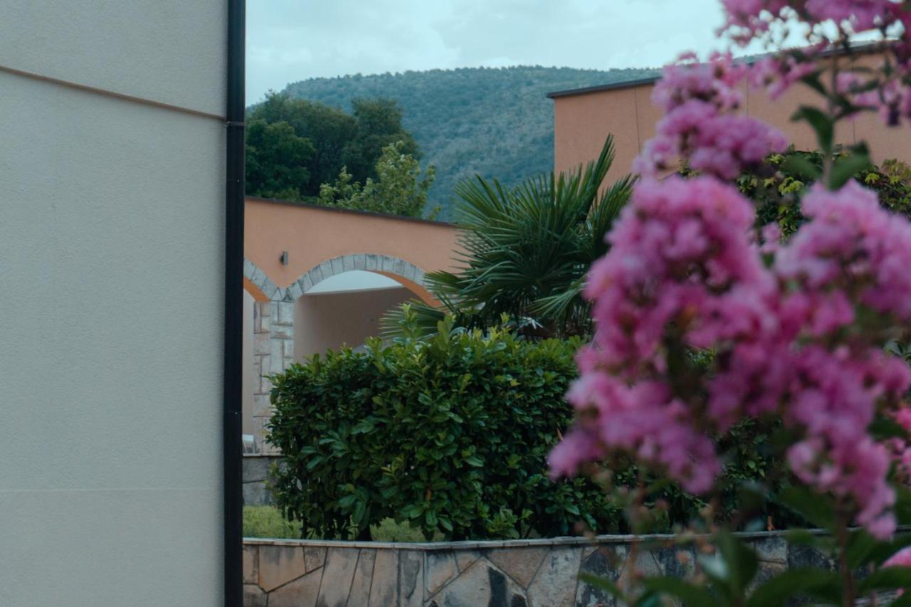 Holiday Home Rozic - Villa With Private Seasonal Heated Pool Μόσταρ Εξωτερικό φωτογραφία