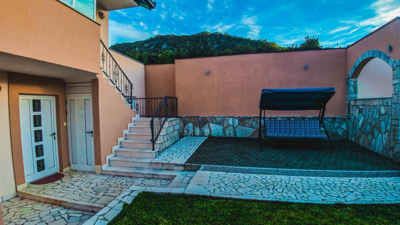 Holiday Home Rozic - Villa With Private Seasonal Heated Pool Μόσταρ Εξωτερικό φωτογραφία
