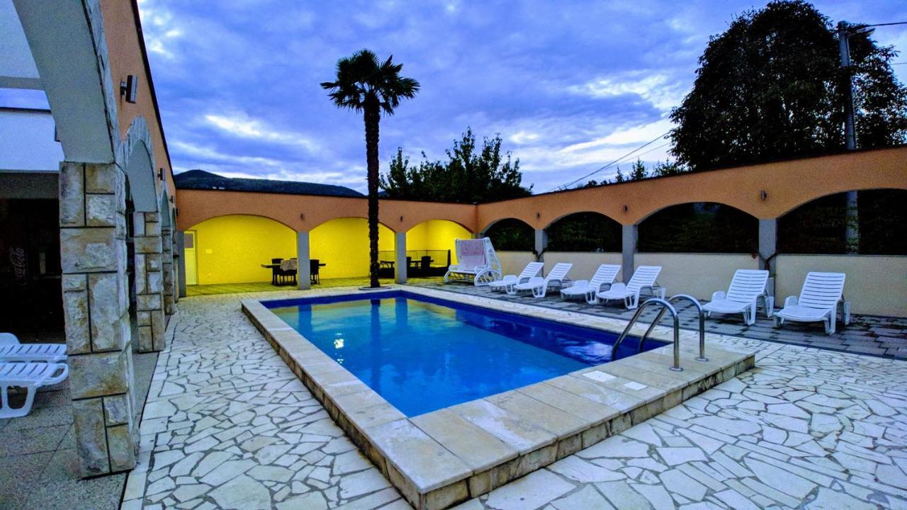 Holiday Home Rozic - Villa With Private Seasonal Heated Pool Μόσταρ Εξωτερικό φωτογραφία